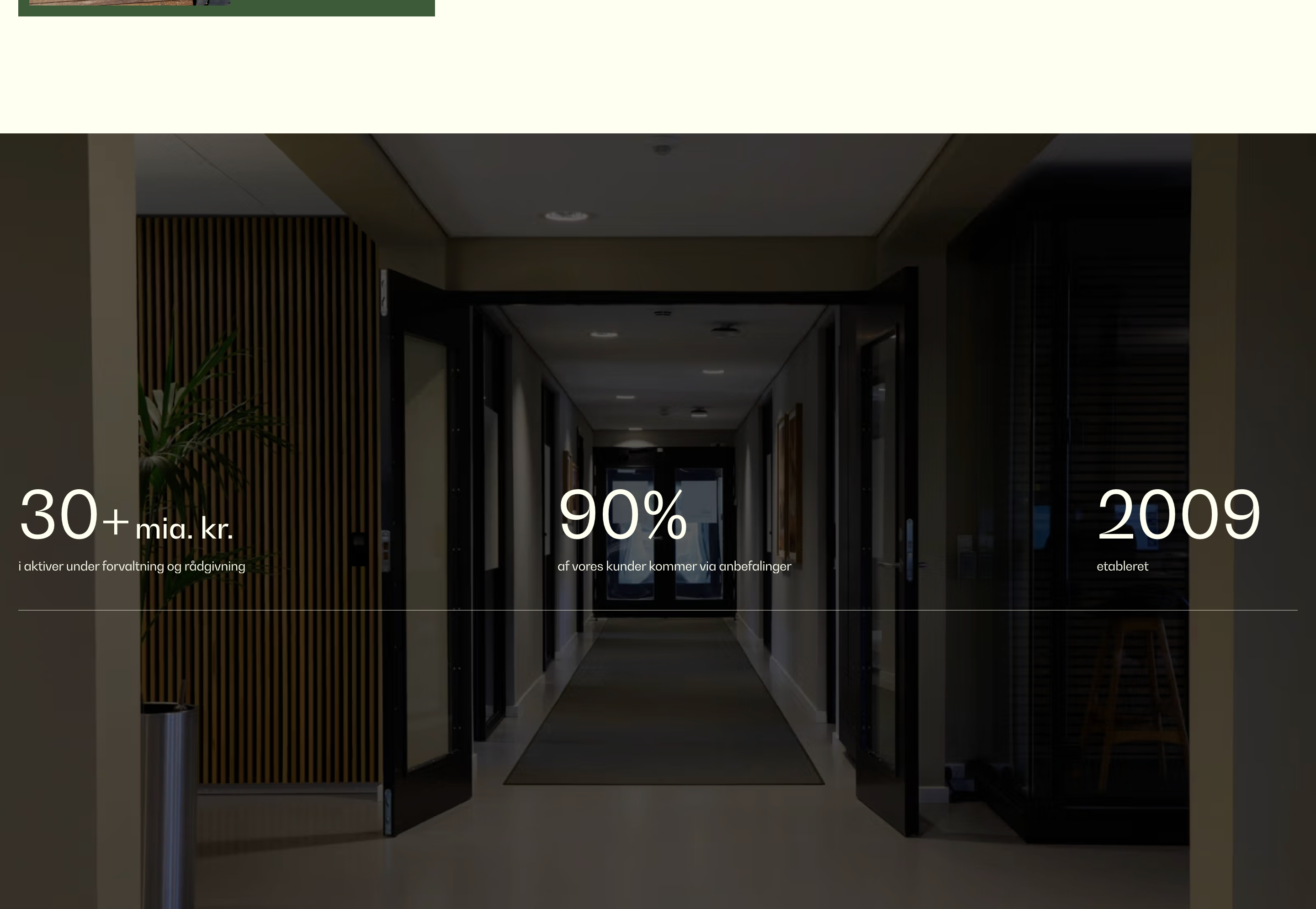 Curo Capital statistics section showing 30+ mia. kr., 90%, and 2009 over a dark office hallway