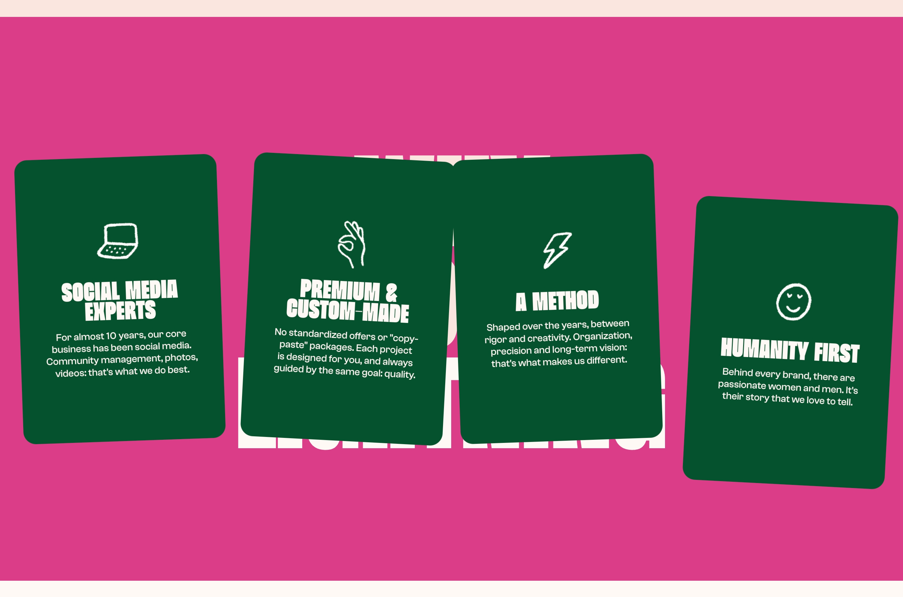 Agence Foudre values section: four tilted dark-green cards on magenta with icons for expertise, custom work, method, and humanity.